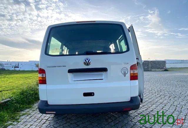 2004' Volkswagen Transporter photo #3