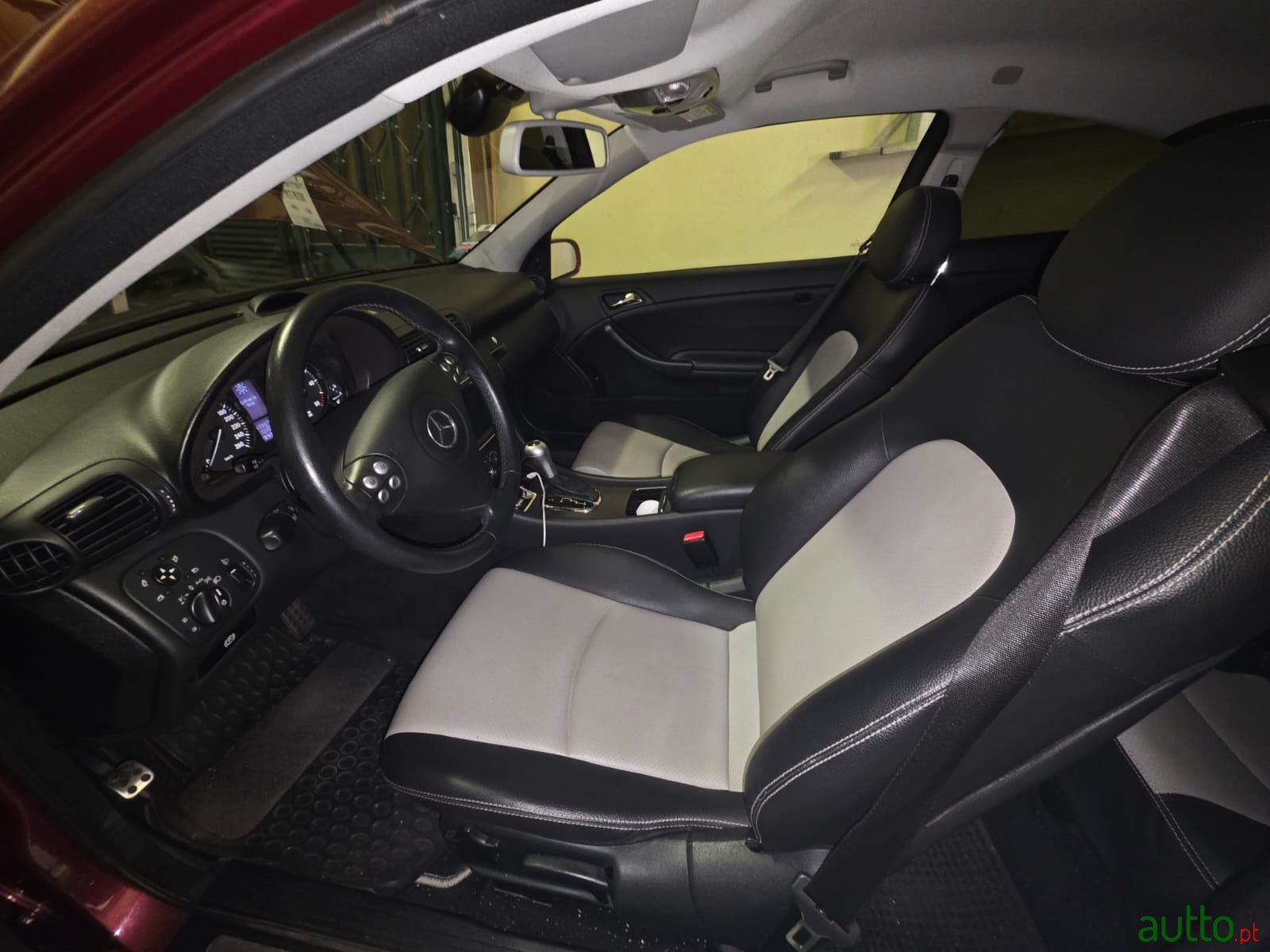 2005' Mercedes-Benz CL 220 photo #6