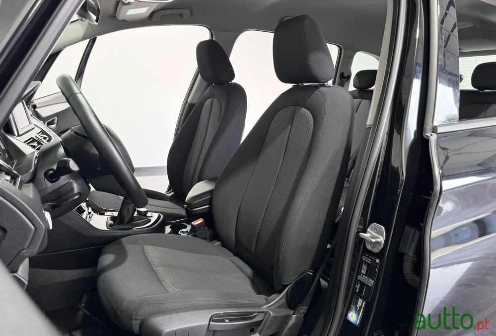 2019' BMW Série 2 D 7L Advantage photo #6