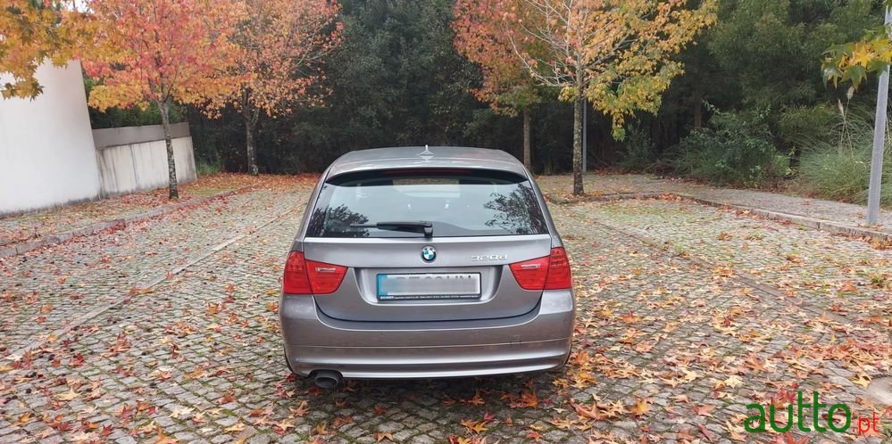 2010' BMW 320 D Touring Aut. photo #2