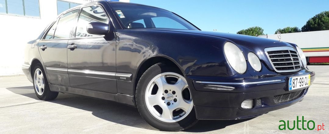 2000' Mercedes-Benz E-220 photo #4
