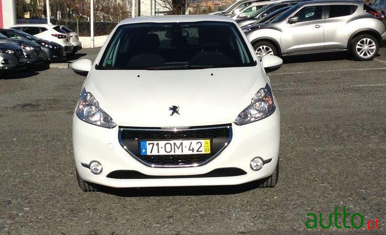 2014' Peugeot 208 82Cv photo #1