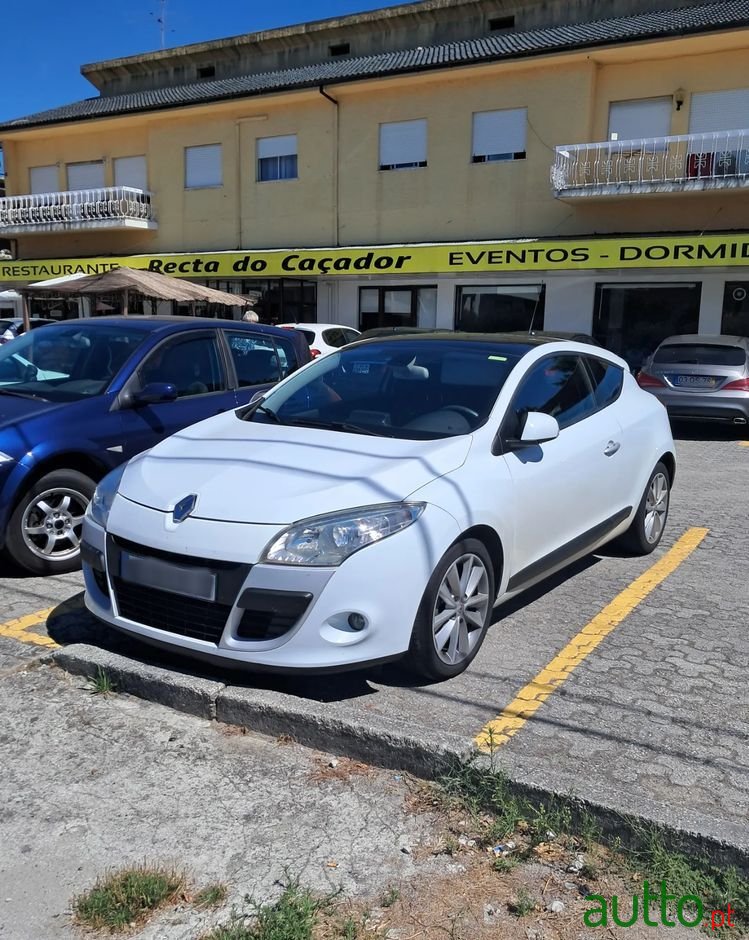 2010' Renault Megane Coupe photo #2