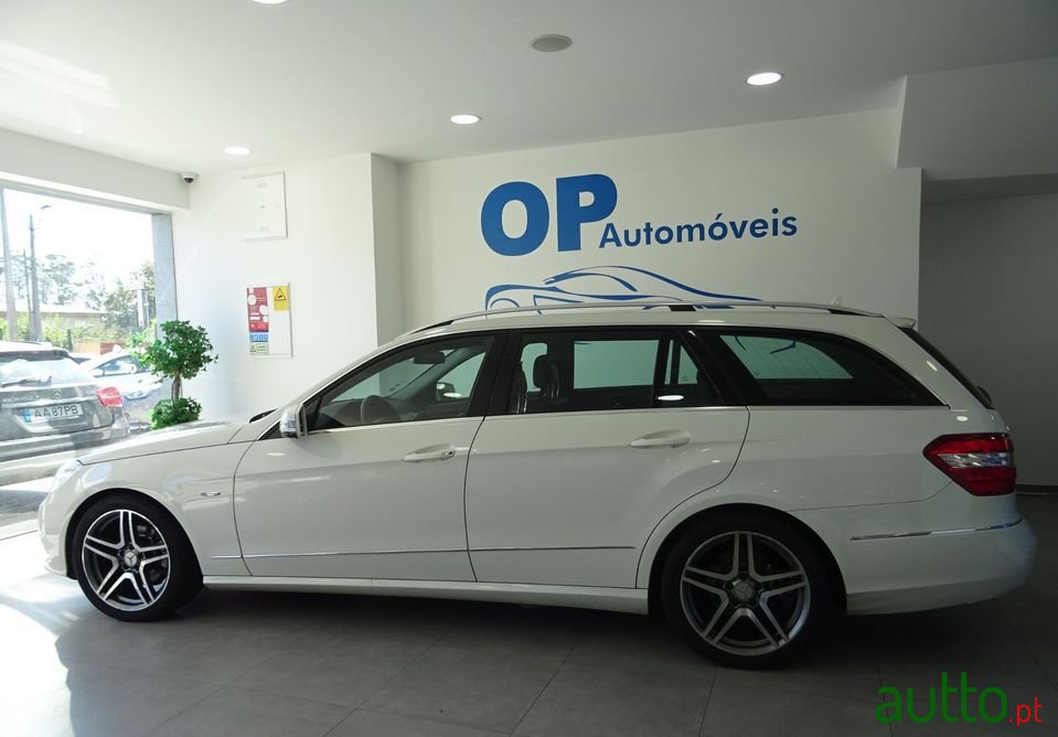 2010' Mercedes-Benz E-220 photo #3