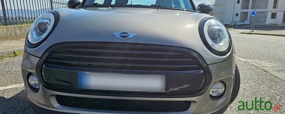 2017' MINI Cooper D 3 Portas photo #3