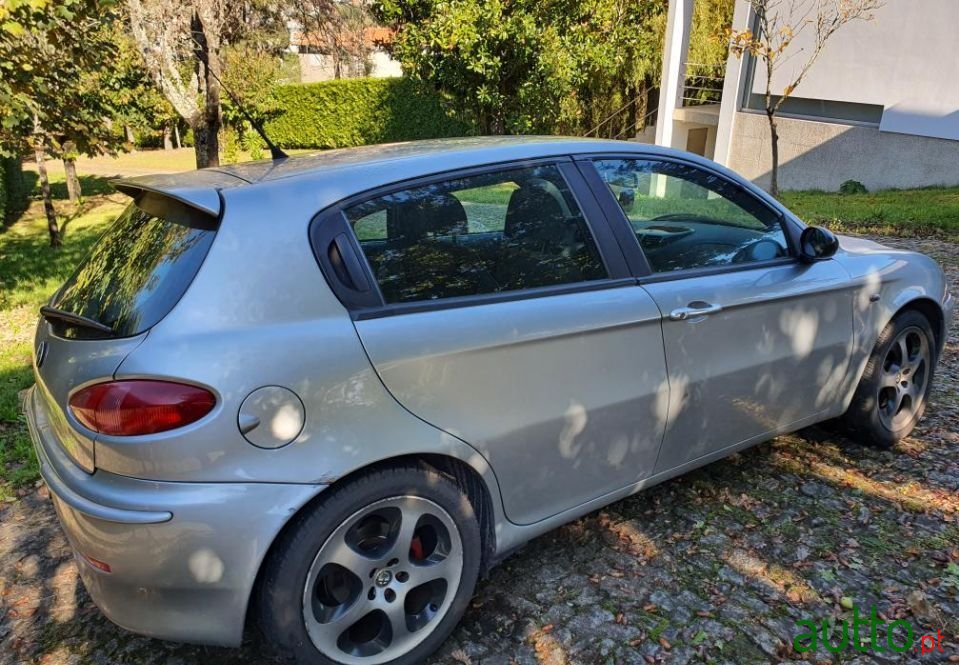 2001' Alfa Romeo 147 photo #3