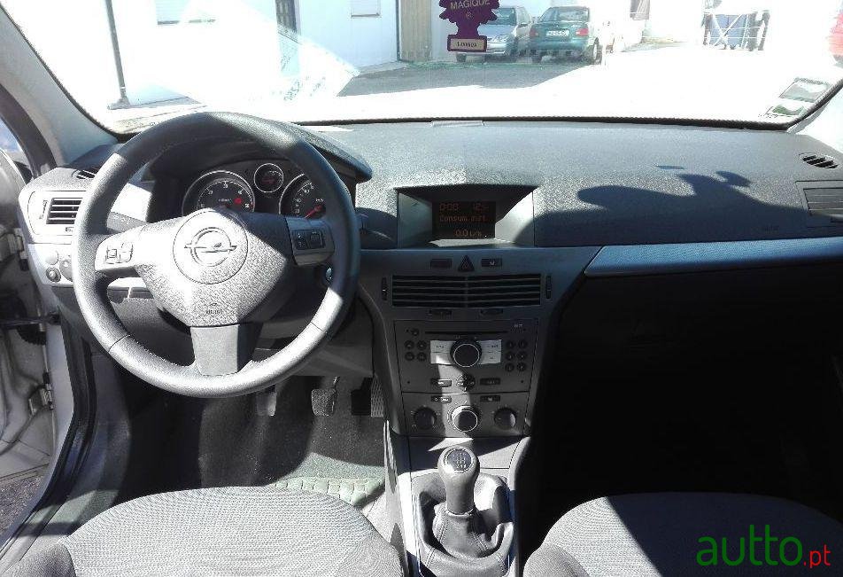 2006' Opel Astra 1.3 Cdti photo #2