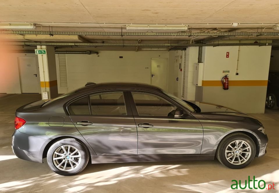 2017' BMW 320 photo #1