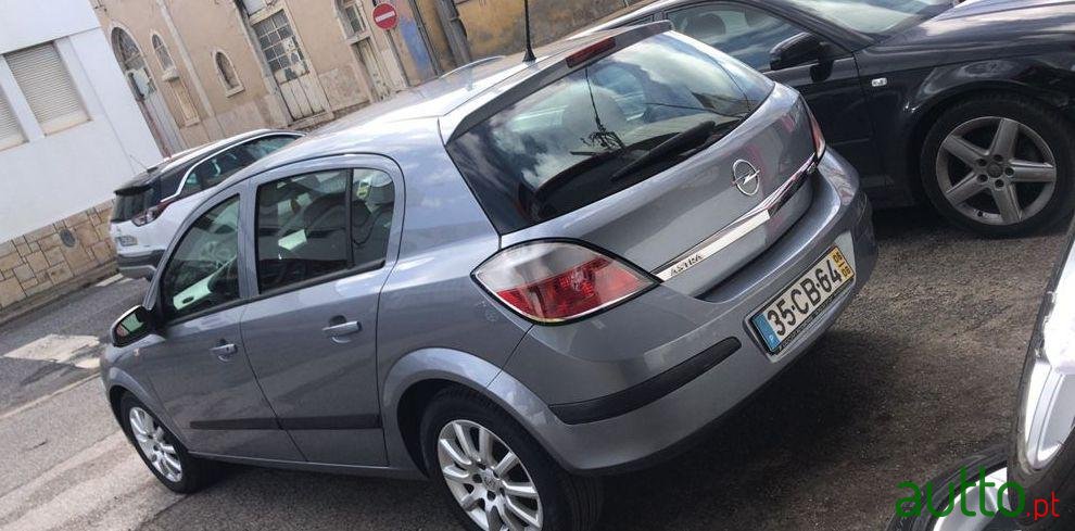 2006' Opel Astra photo #1