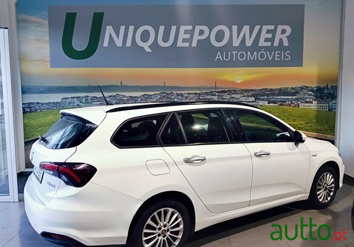 2021' Fiat Tipo Station Wagon photo #4