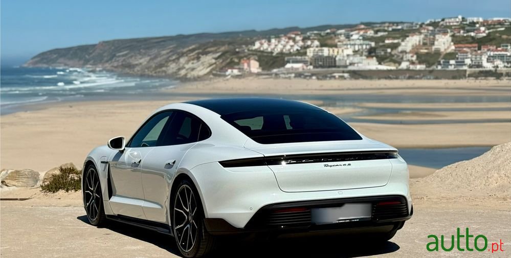 2022' Porsche Taycan photo #3