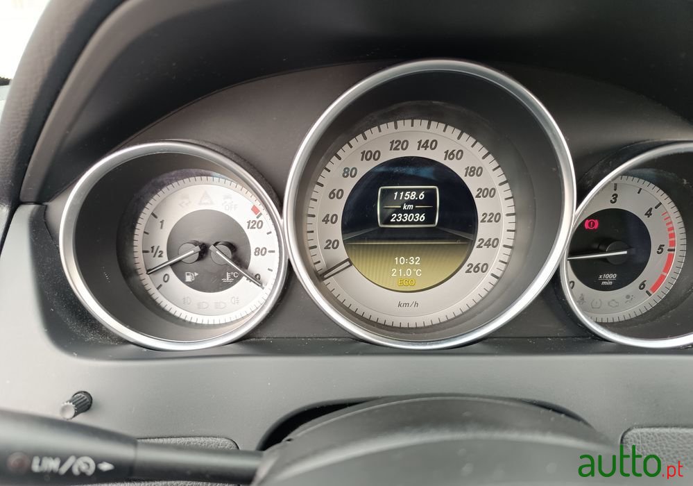 2011' Mercedes-Benz C 200 photo #6