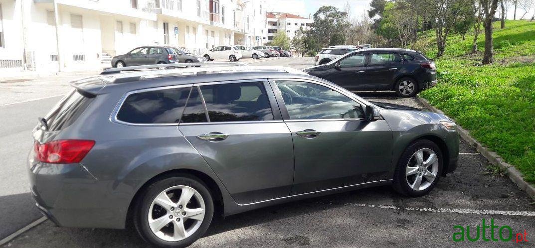 2010' Honda Accord Tourer photo #3