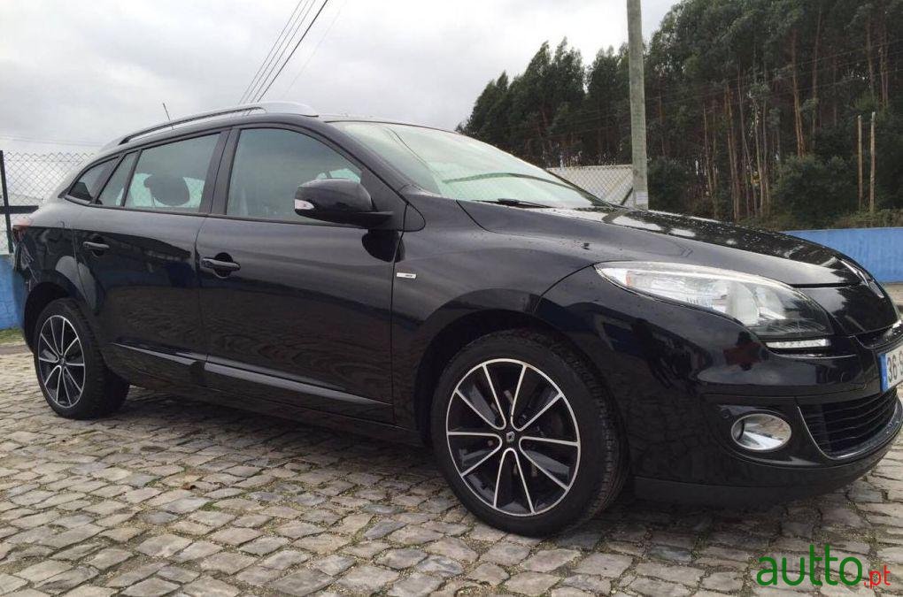 2012' Renault Megane Sport Tourer photo #2