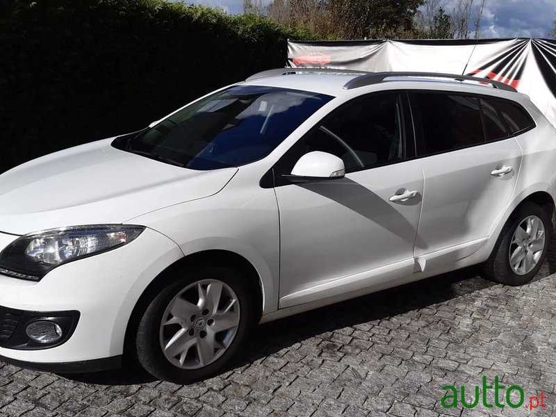 2013' Renault Mégane Sport Tourer photo #1