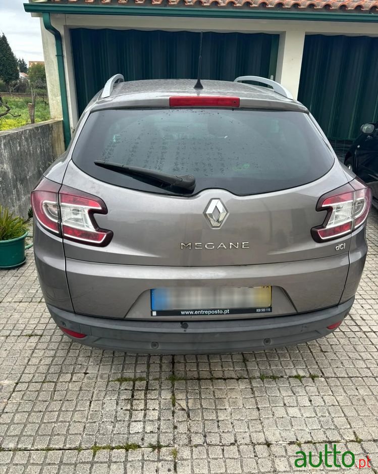 2010' Renault Megane Sport Tourer photo #3