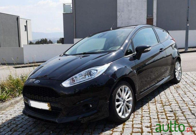 2015' Ford Fiesta photo #2