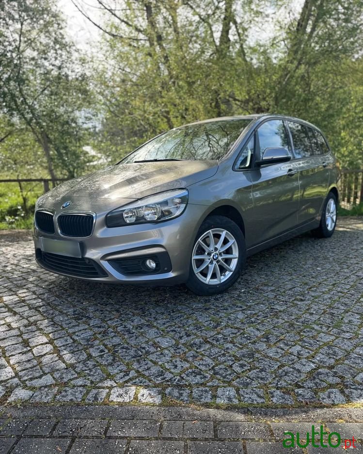 2016' BMW Série 2 D 7L Advantage photo #4