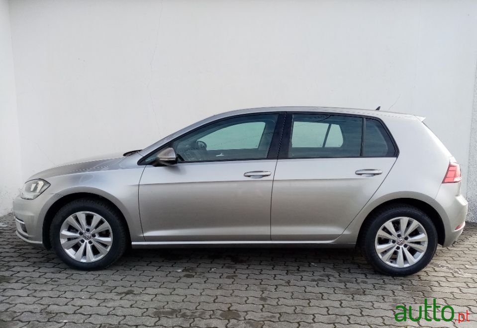 2020' Volkswagen Golf photo #3