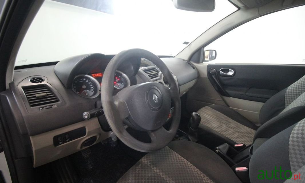 2004' Renault Megane photo #4