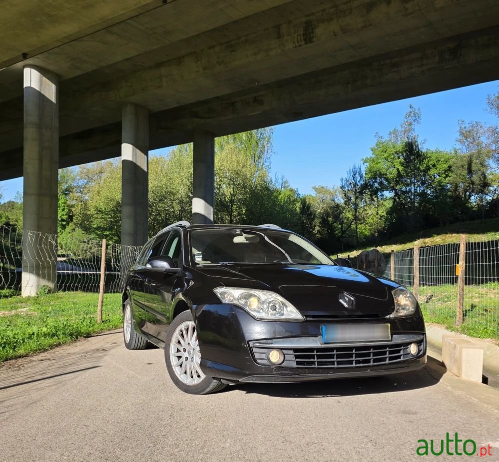 2008' Renault Laguna Break photo #1