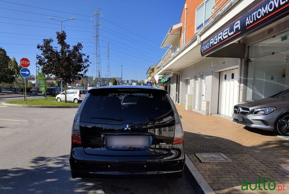 2006' Mitsubishi Grandis 2.0 Di-D Sport photo #5