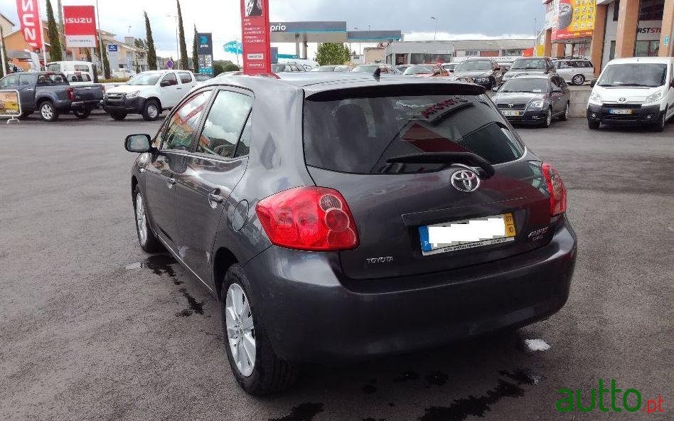 2007' Toyota Auris 1.4 D-4D photo #2