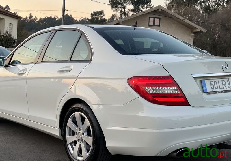 2011' Mercedes-Benz C-180 photo #2