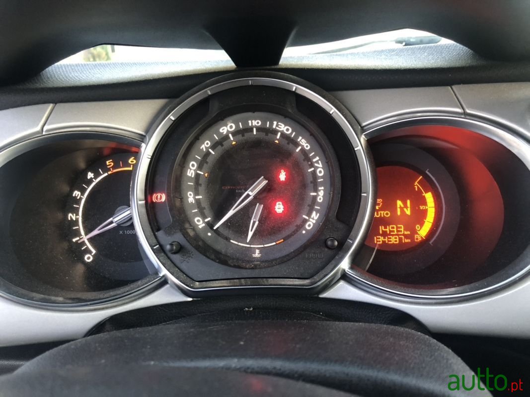 2012' Citroen DS3 photo #5