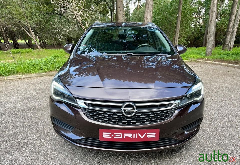 2017' Opel Astra Sports Tourer photo #2