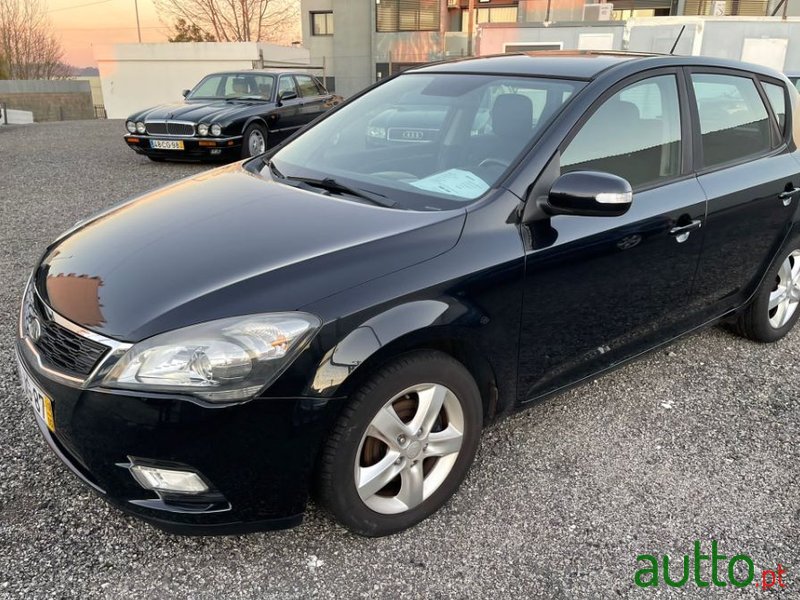 2010' Kia Ceed photo #2