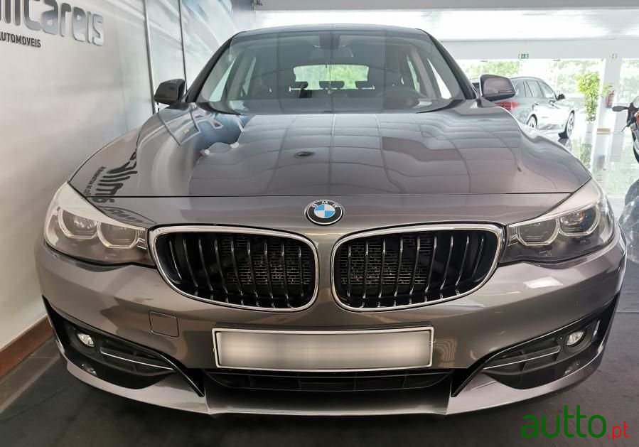 2017' BMW 320 Gran Turismo photo #4