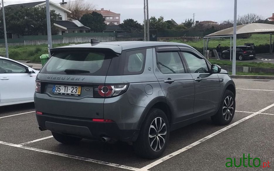 2017' Land Rover Discovery Sport photo #3