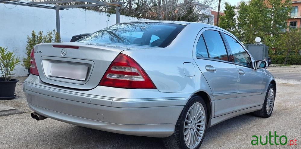 2002' Mercedes-Benz Classe C photo #4