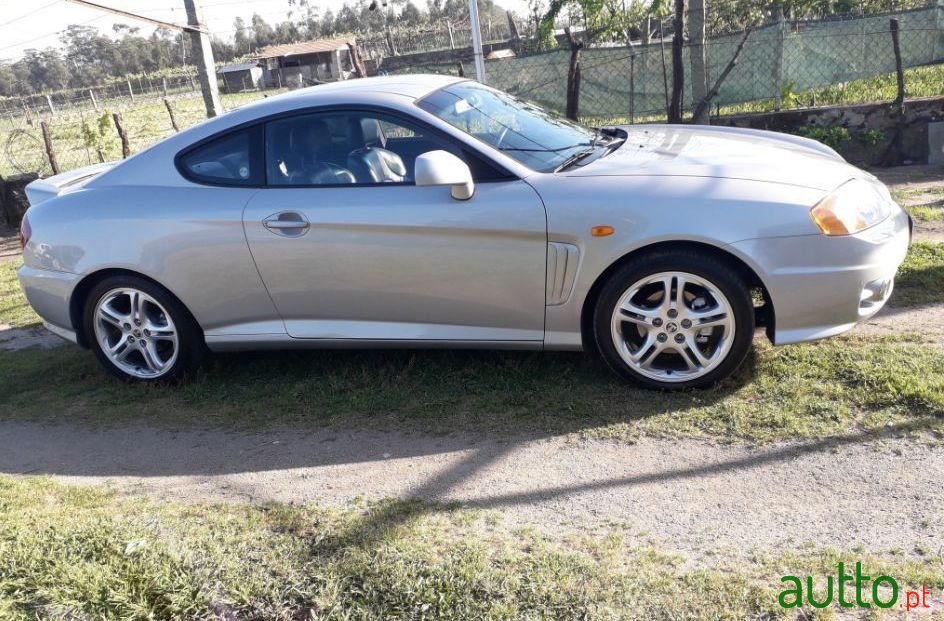 2001' Hyundai Coupe photo #1