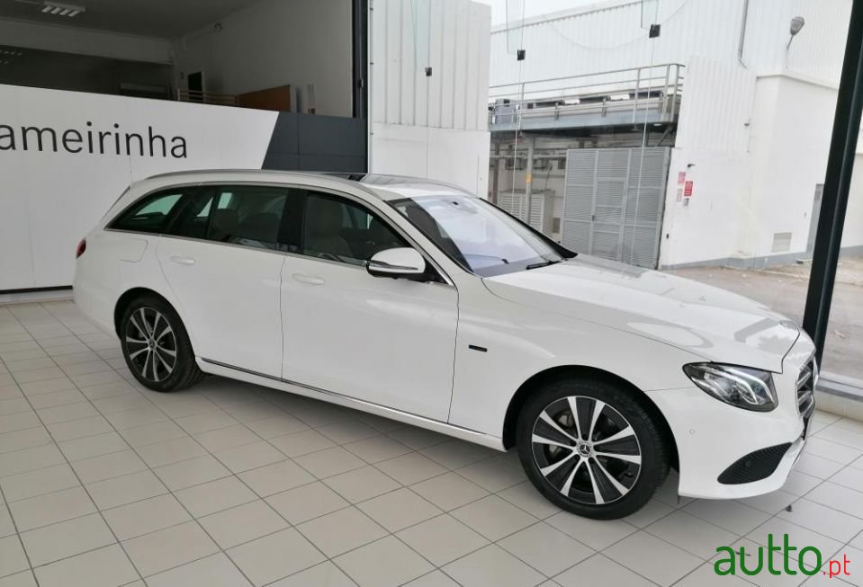 2019' Mercedes-Benz E-300 photo #4