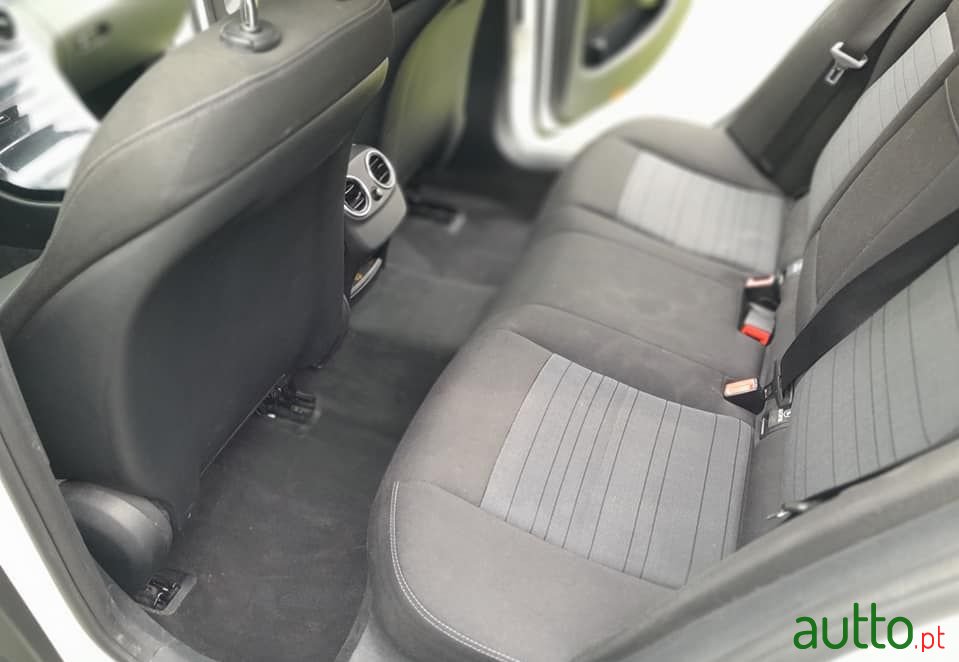 2015' Mercedes-Benz C-200 photo #6