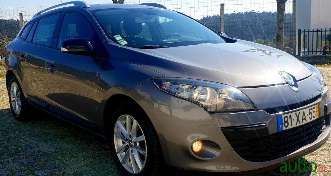 2012' Renault Megane Sport Tourer photo #3