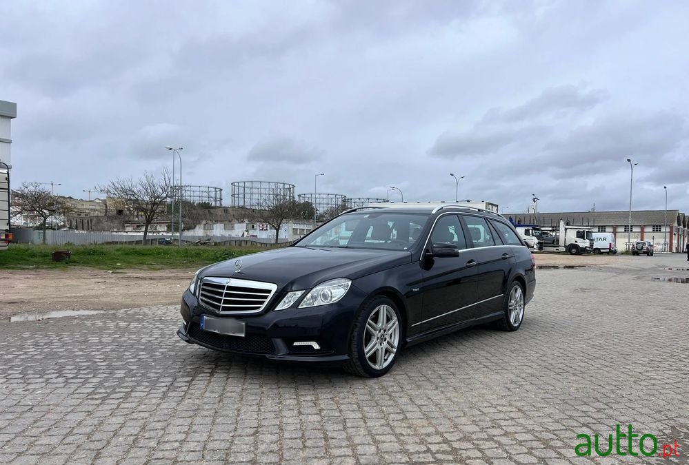 2010' Mercedes-Benz E 250 photo #2
