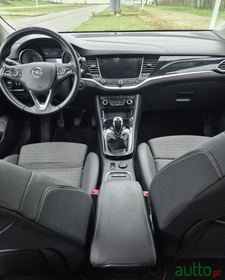2019' Opel Astra 1.0 Dynamic S/S photo #5