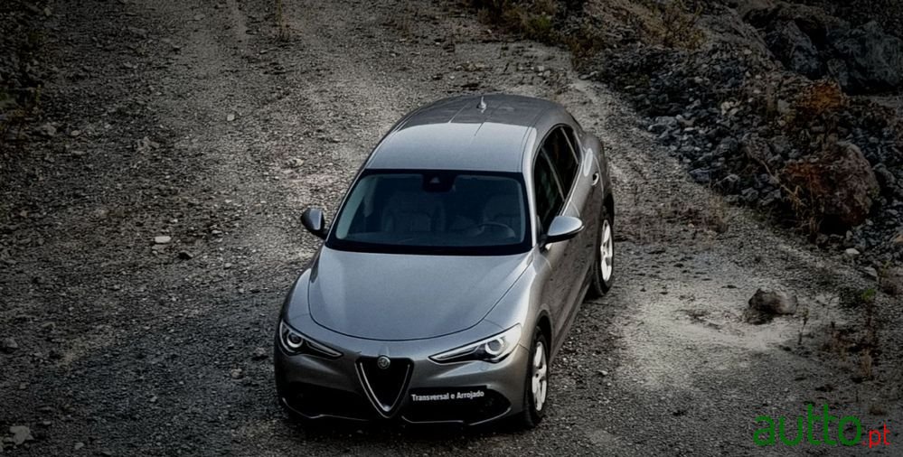 2018' Alfa Romeo Stelvio photo #1