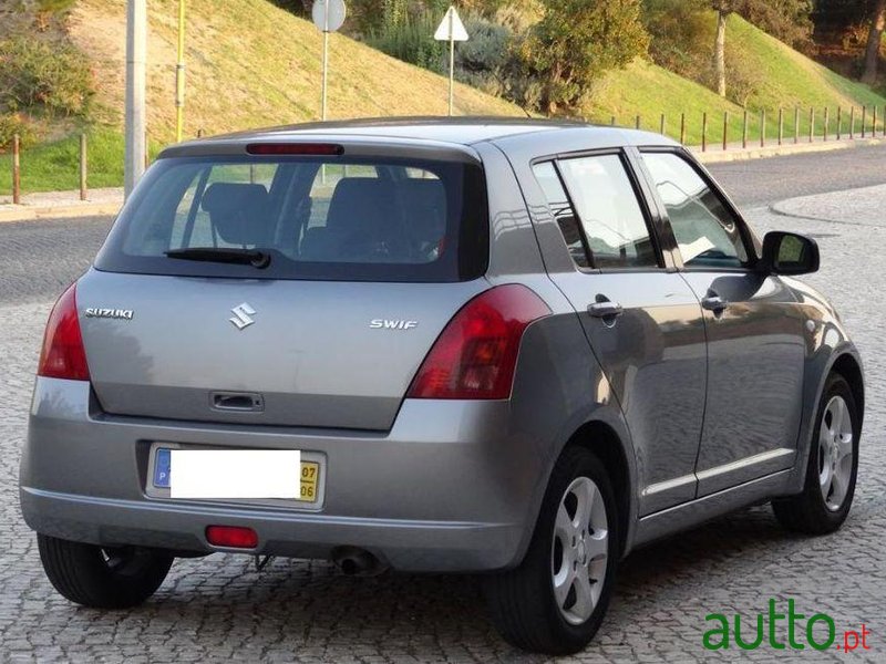 2007' Suzuki Swift photo #1