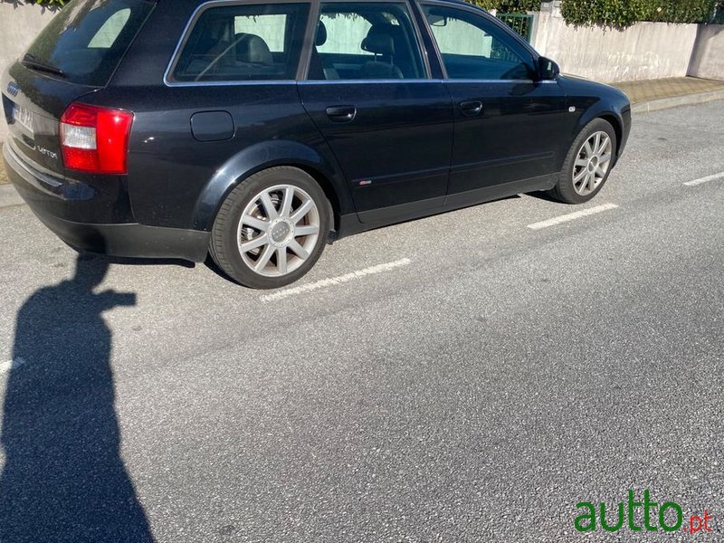 2004' Audi A4 Avant photo #1