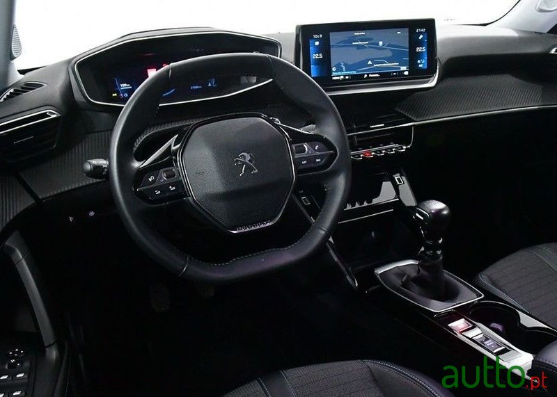 2023' Peugeot 2008 photo #3