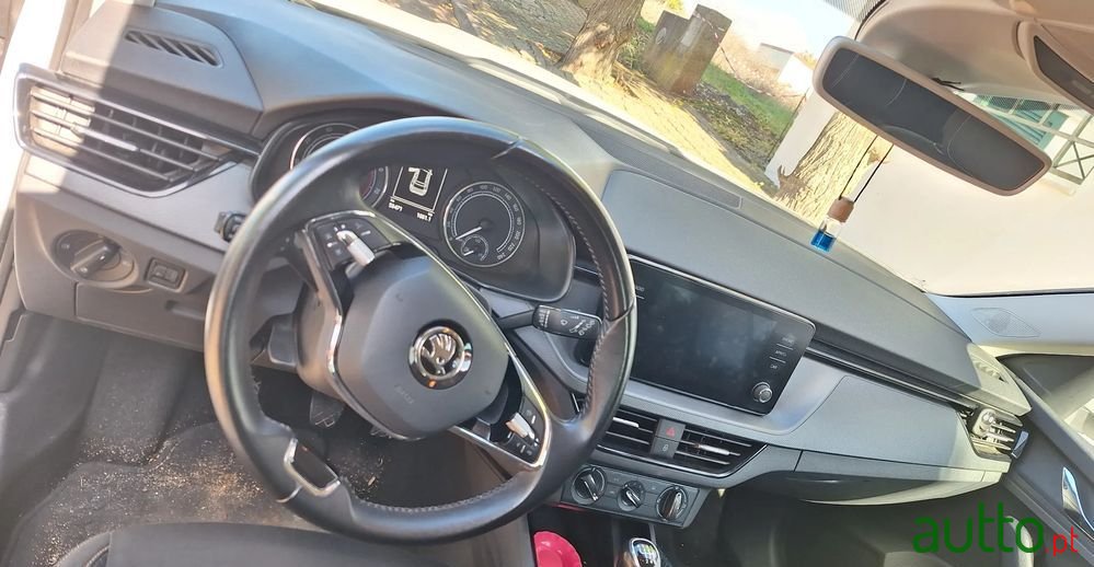 2021' Skoda Kamiq 1.0 Tsi Ambition photo #5
