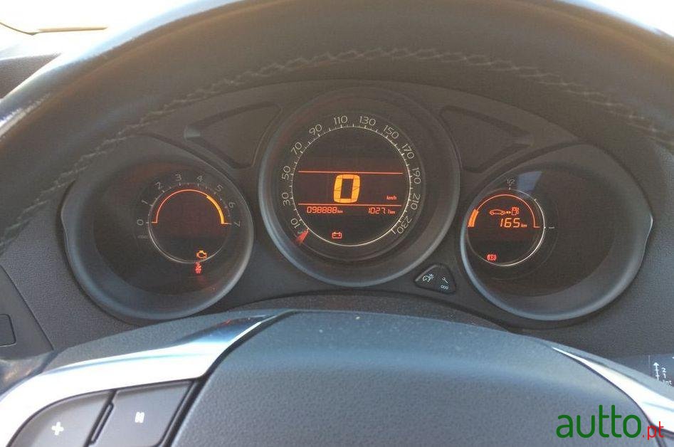 2011' Citroen C4 photo #3