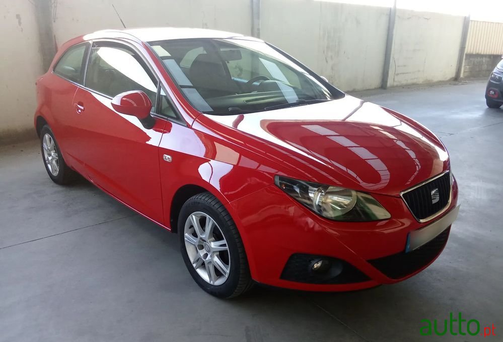 2011' SEAT Ibiza photo #2