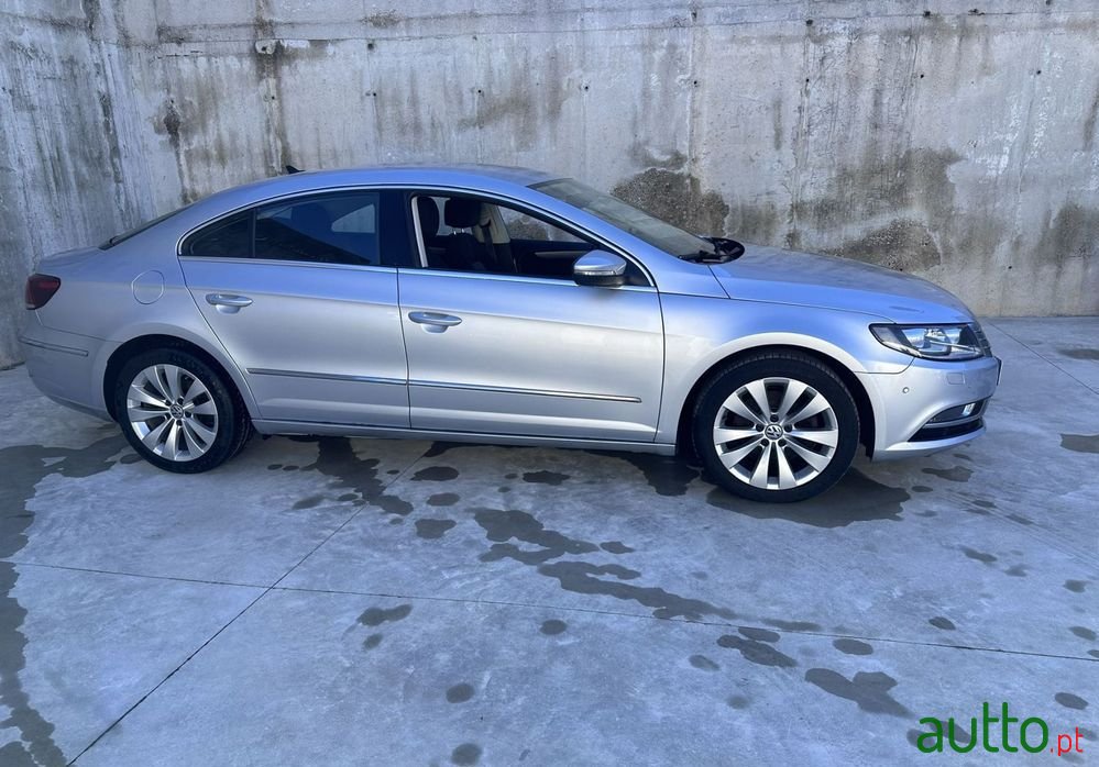 2012' Volkswagen Passat photo #5