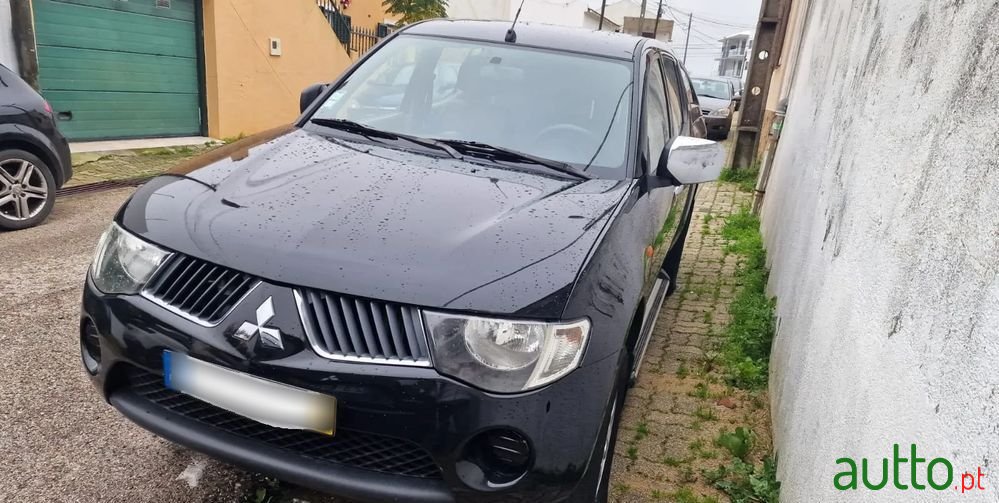 2010' Mitsubishi L200 photo #3