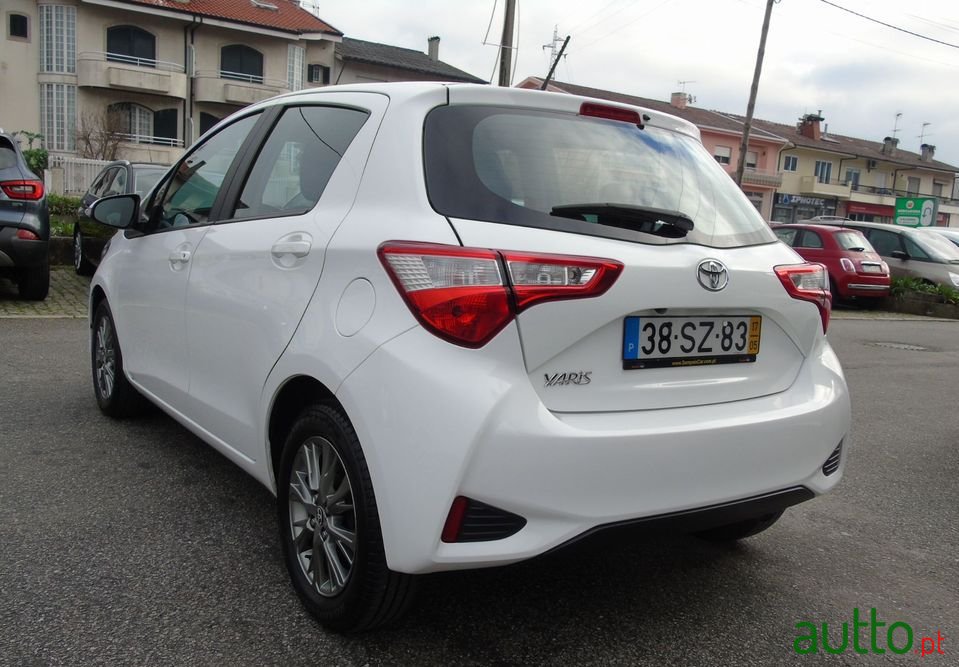 2017' Toyota Yaris photo #5